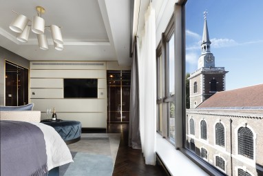 The Jermyn: Master suite (St James's Church by Christopher Wren in background)